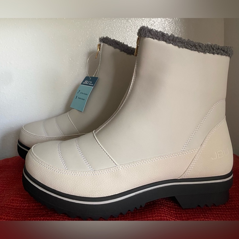 Women's Winter Boots in Cream and Gray - Picture 4 of 16
